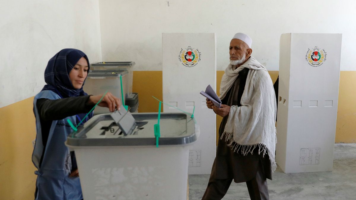Urnas estão abertas para eleger os novos 250 deputados afegãos