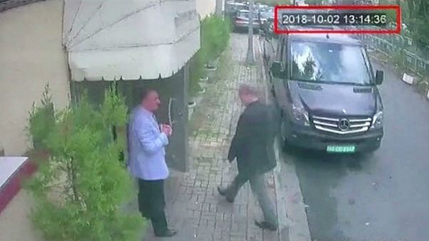 Últimas imagens de Jamal Kashoggi com vida (02 de outubro 2018) Últimas imagens de Jamal Kashoggi com vida (02 de outubro 2018)