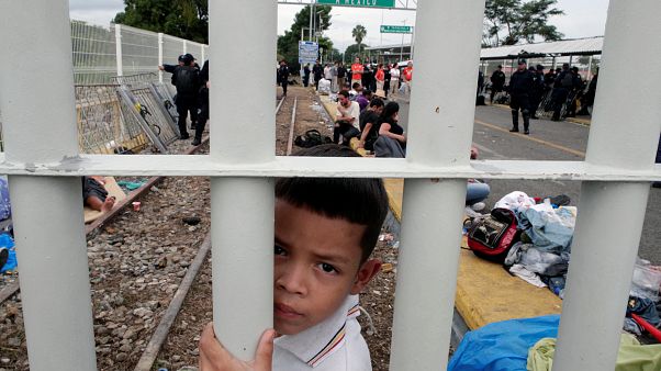 Orta Amerikalı binlerce göçmen Meksika Guatemala sınırında sıkıştı Orta Amerikalı binlerce göçmen Meksika Guatemala sınırında sıkıştı