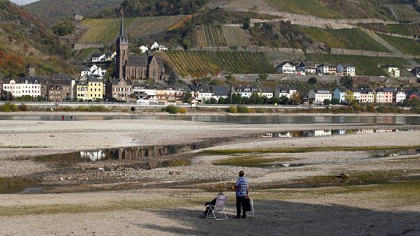 Wo ist er denn, der Rhein? Nur noch 13 cm Pegelstand bei Emmerich Wo ist er denn, der Rhein? Nur noch 13 cm Pegelstand bei Emmerich