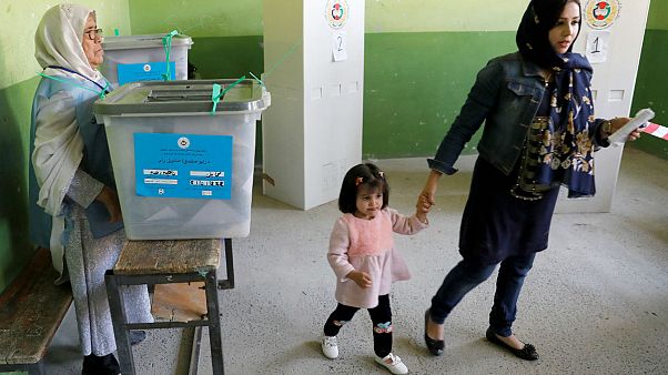 دومین روز انتخابات افغانستان؛ ۱۱ غیرنظامی در بمبگذاری کشته شدند دومین روز انتخابات افغانستان؛ ۱۱ غیرنظامی در بمبگذاری کشته شدند
