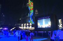 Dubai'de ışık gösterisi izleyenleri büyüledi