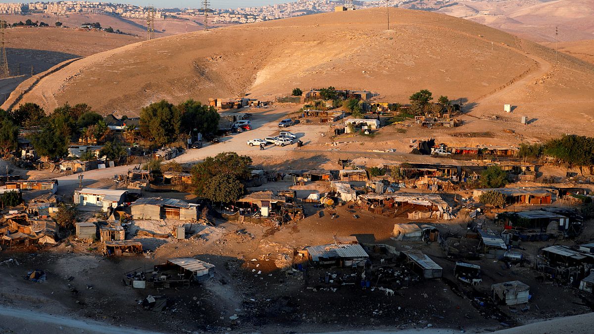 İsrail Batı Şeria'daki bedevi köyünün yıkımını erteledi 