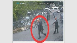 شاهد: صور جديدة لخاشقجي وخطيبته قبل دخوله القنصلية السعودية في إسطنبول