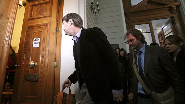 Igreja chilena condenada a pagar 580 milhões de euros às vítimas de Karadima Igreja chilena condenada a pagar 580 milhões de euros às vítimas de Karadima