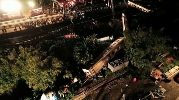 Тайвань: крупнейшая за 37 лет железнодорожная катастрофа Тайвань: крупнейшая за 37 лет железнодорожная катастрофа