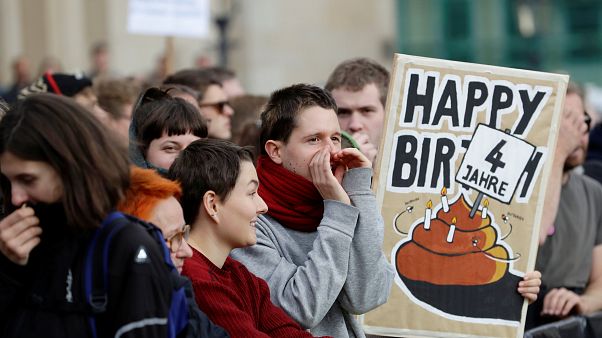 10.000 bei Anti-Pegida Demo in Dresden 10.000 bei Anti-Pegida Demo in Dresden