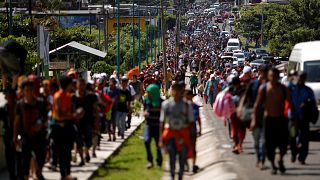 Desesperada caravana de miles de hondureños hacia EEUU