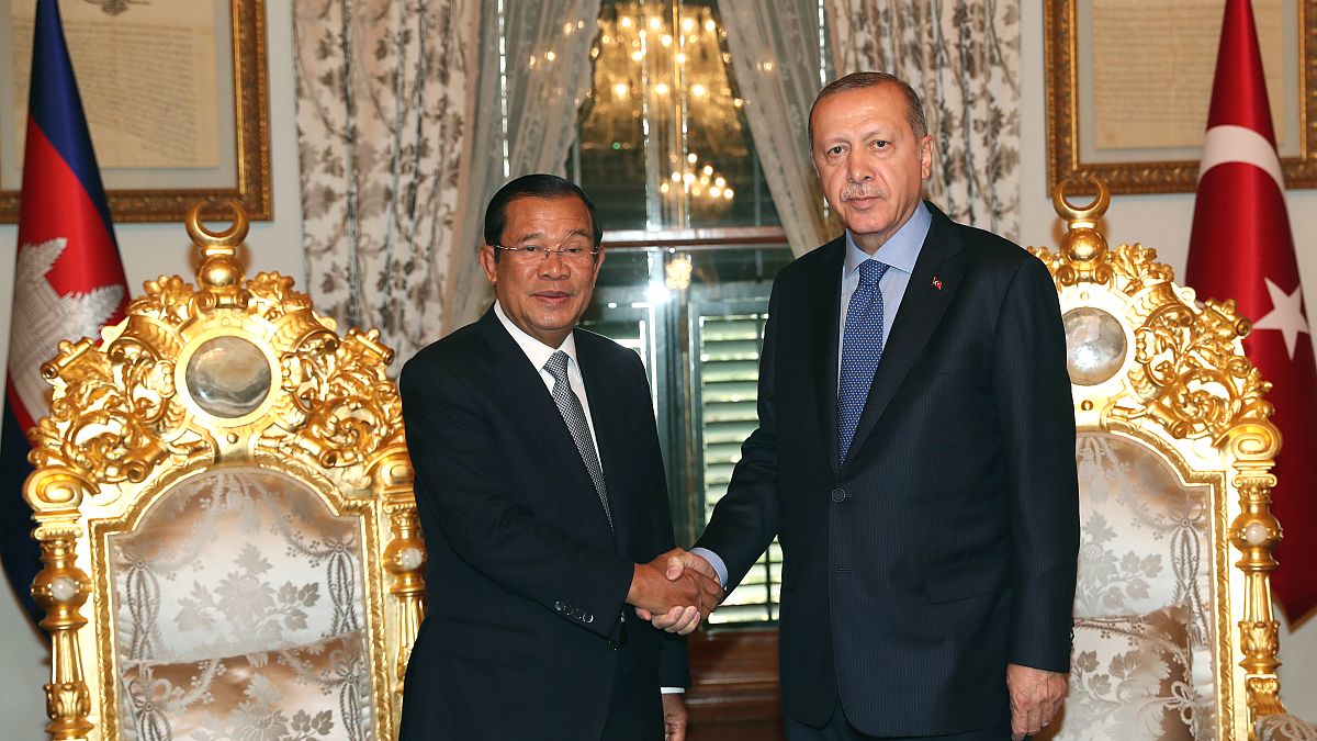 AB'den istediğini alamayan Kamboçya Başbakanı Sen Türkiye'den mutlu ayrıldı