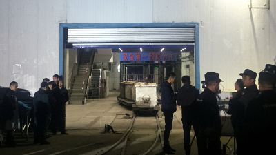 Cina: tre morti e 18 intrappolati in una miniera di carbone