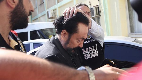 Adnan Oktar grubuna yönelik soruşturma: 33 gözaltı kararı Adnan Oktar grubuna yönelik soruşturma: 33 gözaltı kararı