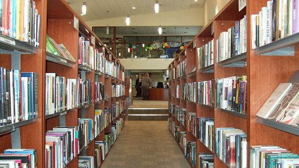 ألمانيا: 2250 يورو غرامة بحق أستاذة جامعية تأخرت في إعادة كتب استعارتها ألمانيا: 2250 يورو غرامة بحق أستاذة جامعية تأخرت في إعادة كتب استعارتها
