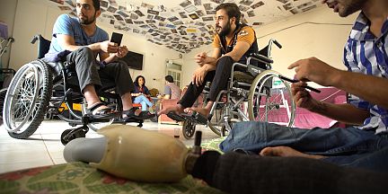 Clínica de próteses reconstrói a vida de sobreviventes de Mosul