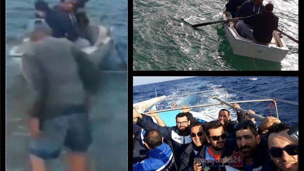 Κυκλάδες: Πήγαν με... βάρκες στο γήπεδο γιατί δεν είχε πλοίο Κυκλάδες: Πήγαν με... βάρκες στο γήπεδο γιατί δεν είχε πλοίο