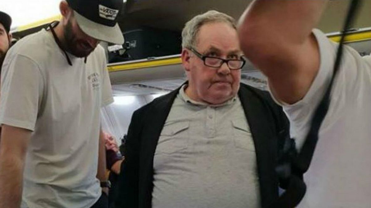 حمله «نژادپرستانه» یک مرد به زن سالخورده در هواپیما 