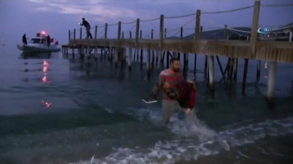 Turquia resgata migrantes no Mar Egeu Turquia resgata migrantes no Mar Egeu