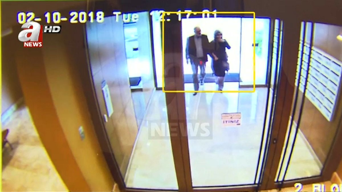 شاهد: لقطات جديدة لخاشقجي وخطيبته يغادران بنايتهما إلى القنصلية السعودية