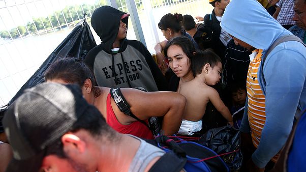 Caravana de migrantes avança em direção aos EUA Caravana de migrantes avança em direção aos EUA