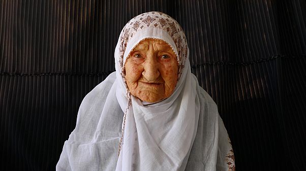 Video | "Ot toplayıp yerdik, bazen ot bulamazdık": Rus işgalinin 112 yaşındaki son tanığı anlatıyor Video | "Ot toplayıp yerdik, bazen ot bulamazdık": Rus işgalinin 112 yaşındaki son tanığı anlatıyor