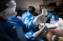Ebola: Hoffnung trotz Konflikten