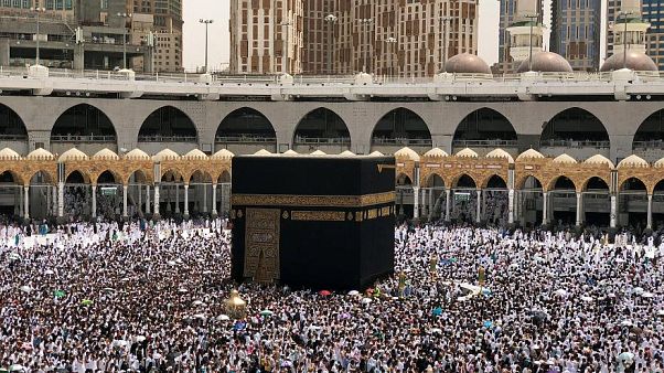 مسلمون أتراك يكتشفون بعد قرابة 4 عقود أنهم يصلّون في الاتجاه الخاطئ مسلمون أتراك يكتشفون بعد قرابة 4 عقود أنهم يصلّون في الاتجاه الخاطئ
