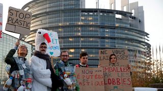 Manifestation contre le plastique devant le Parlement européen