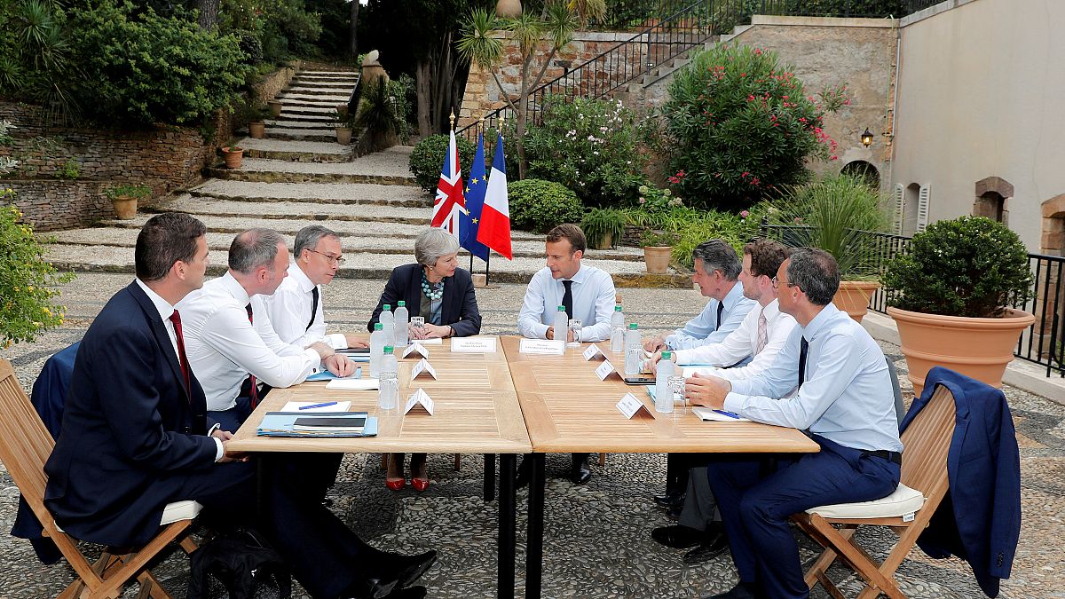 Emmanuel Macron recebe Theresa May no Forte de Brégançon para debater o brexit