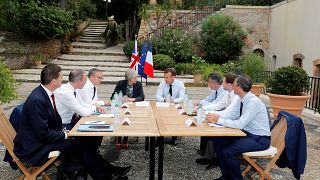 Emmanuel Macron recebe Theresa May no Forte de Brégançon para debater o brexit