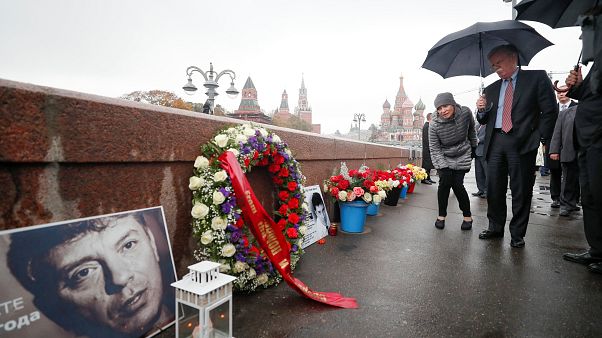 Джон Болтон у места убийства Бориса Немцова Джон Болтон у места убийства Бориса Немцова