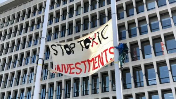 Proteste gegen "giftige Investitionen" vor ING-Sitz Proteste gegen "giftige Investitionen" vor ING-Sitz
