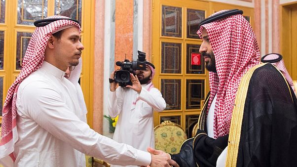 العاهل السعودي وولي العهد يقدمان العزاء لأسرة خاشقجي العاهل السعودي وولي العهد يقدمان العزاء لأسرة خاشقجي