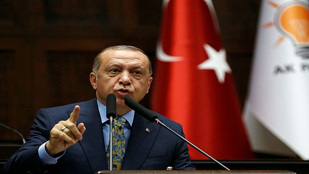 إردوغان يعزي عائلة خاشقجي هاتفياً ويطالب بمعرفة من أمر بقتله بـ"وحشية" إردوغان يعزي عائلة خاشقجي هاتفياً ويطالب بمعرفة من أمر بقتله بـ"وحشية"