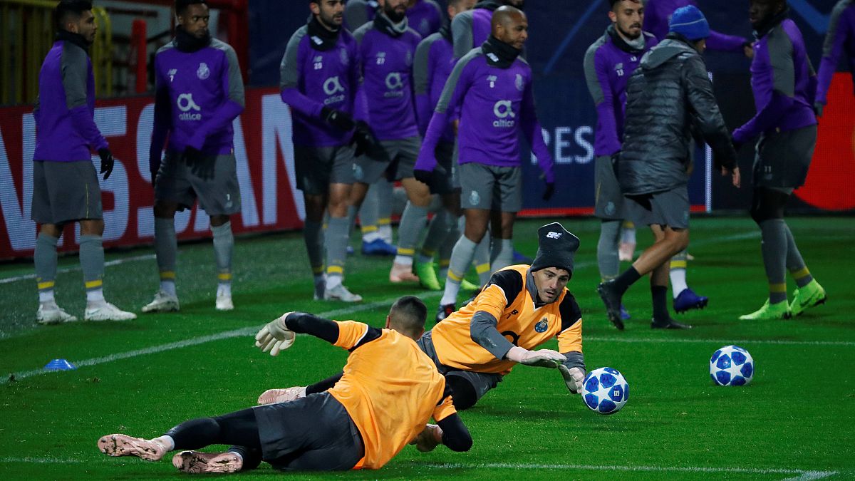 Casillas no treino de adaptação do FC Porto ao relvado do Lokomotiv