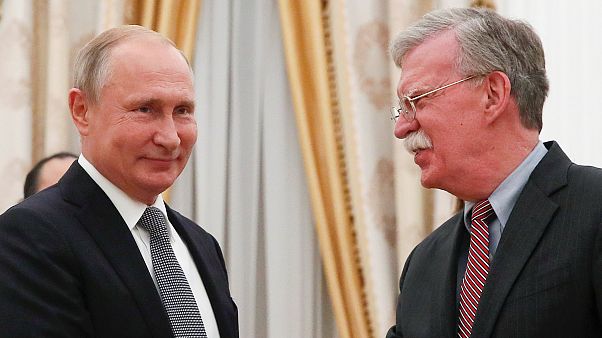 Путин и Болтон: оливки и стрелы Путин и Болтон: оливки и стрелы