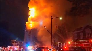 شاهد: الكنيسة المعمدانية في ويكفيلد تحترق