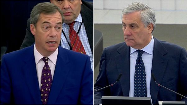 Europarlamento, Tajani zittisce Farage: "Il riso abbonda sulla bocca degli sciocchi" Europarlamento, Tajani zittisce Farage: "Il riso abbonda sulla bocca degli sciocchi"