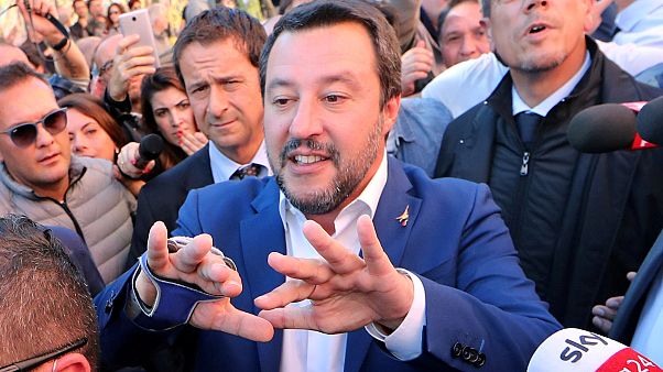 Italia y Malta se pelean por que no atraque un barco de inmigrantes en sus costas Italia y Malta se pelean por que no atraque un barco de inmigrantes en sus costas