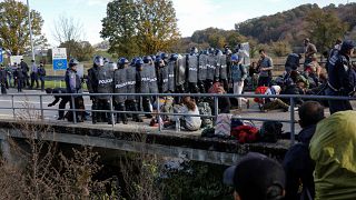 Menekültek csaptak össze rendőrökkel a horvát-bosnyák határon