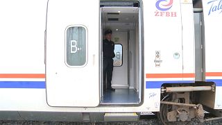 Aussteigen verboten: bosnische Polizei setzt Migranten in Zug fest