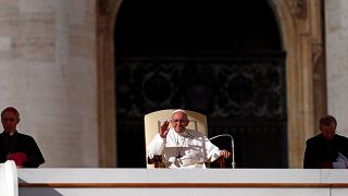 O Papa Francisco de visita à Irlanda no meio de nova vaga de escândalos sobre abusos sexuais
