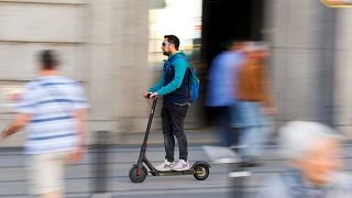 Madrid kaldırımlarında elektrikli scooter kullanmaya son