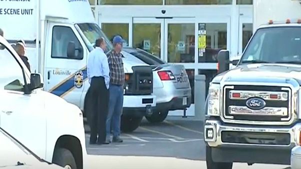 وسائل إعلام محلية: سقوط ضحايا في إطلاق نار بمتجر في ولاية كنتاكي الأمريكية وسائل إعلام محلية: سقوط ضحايا في إطلاق نار بمتجر في ولاية كنتاكي الأمريكية