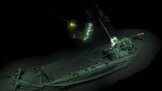 فريق تنقيب تحت الماء يكتشف أقدم حطام سليم لسفينة في التاريخ