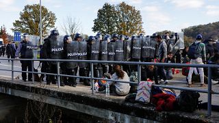 Migrants clash with police at Bosnia-Croatia border