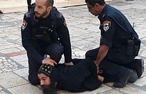 Erőszakot alkalmaztak tüntető kopt keresztény szerzetesekkel szemben izraeli rendőrök