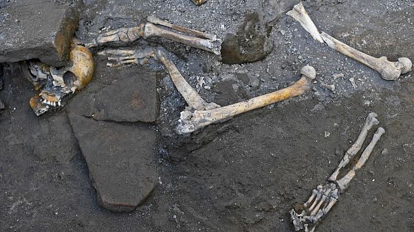Antik kent Pompeii'de lavlardan kaçarken bir odaya sığınan 5 kişinin iskeleti bulundu Antik kent Pompeii'de lavlardan kaçarken bir odaya sığınan 5 kişinin iskeleti bulundu