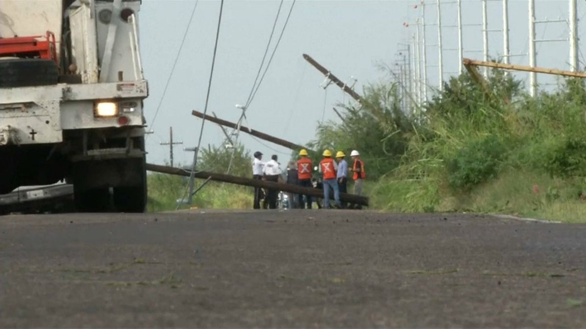  Willa Kasırgası'nın 195 km hızla vurduğu kasaba yaralarını sarıyor