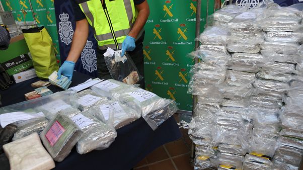 İspanya'da muz konteynerlerine saklanmış 6 ton kokain ele geçirildi İspanya'da muz konteynerlerine saklanmış 6 ton kokain ele geçirildi