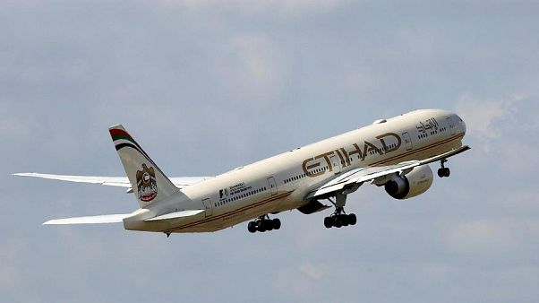 ولادة طارئة تتسبب بتغيير مسار رحلة الخطوط الإماراتية ولادة طارئة تتسبب بتغيير مسار رحلة الخطوط الإماراتية