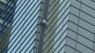 "Spiderman" escalou a torre Heron, em Londres